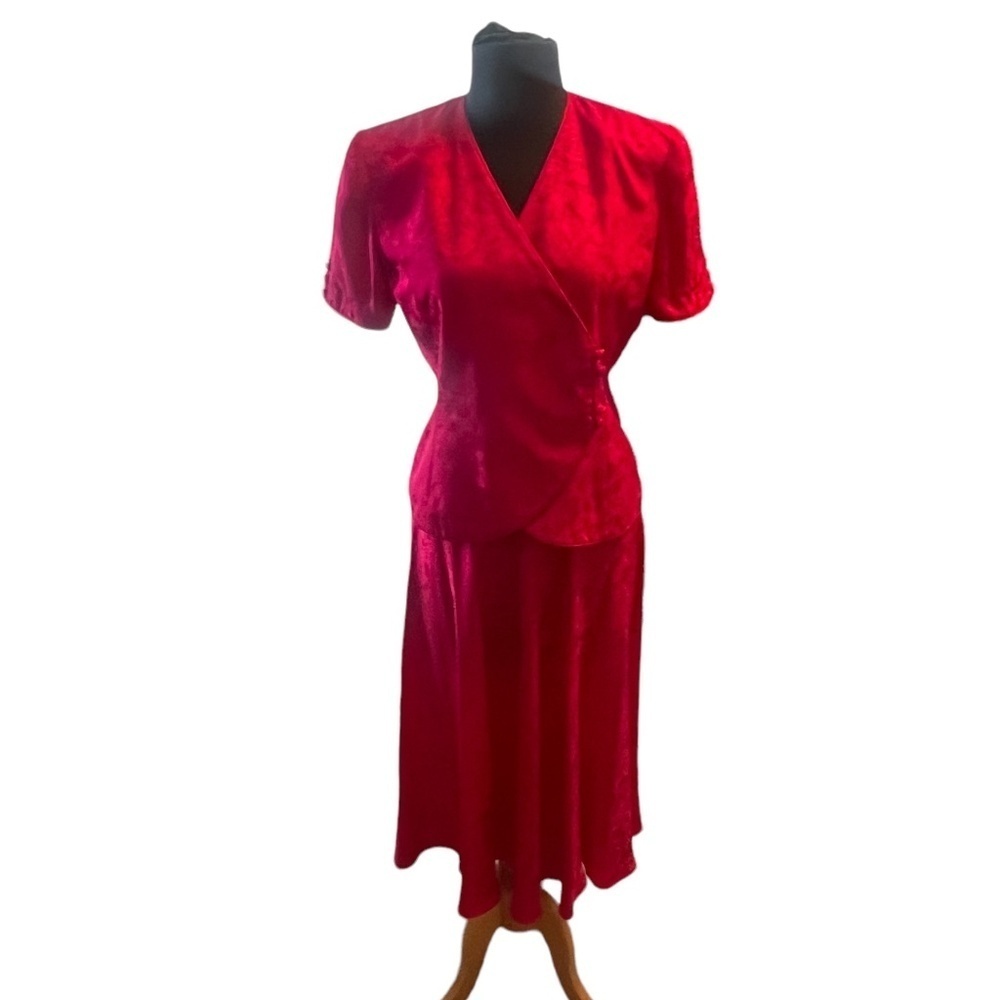 Papell Too‎ Women's Floral  Red 2PC Skirt Suit size 8